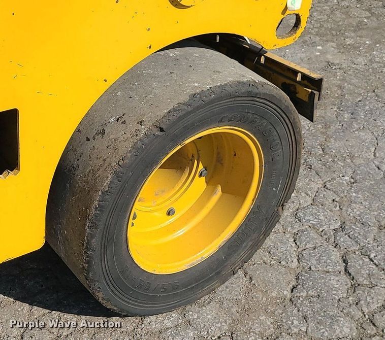 image for item MG9738 2019 Caterpillar CC24B  combination vibratory roller