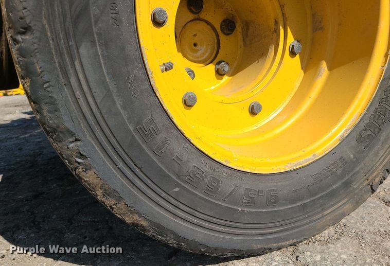 image for item MG9738 2019 Caterpillar CC24B  combination vibratory roller