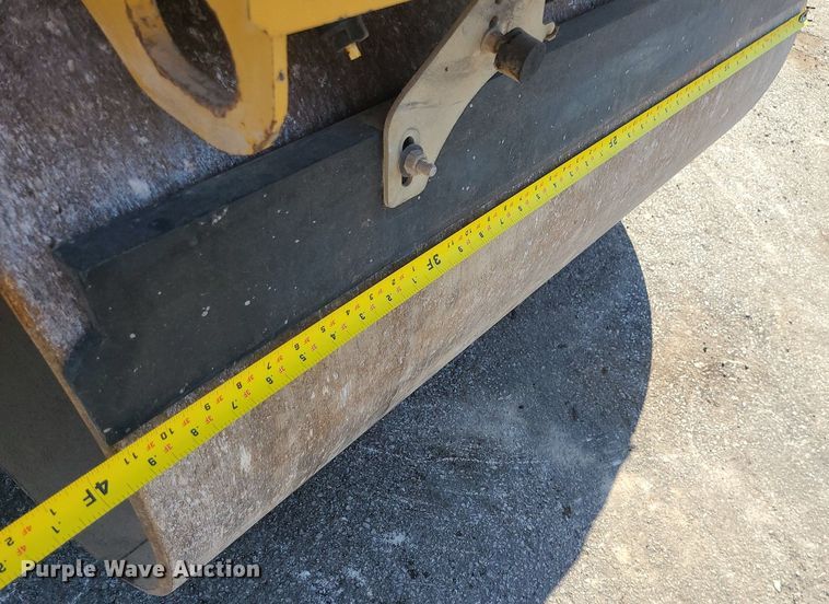 image for item MG9738 2019 Caterpillar CC24B  combination vibratory roller