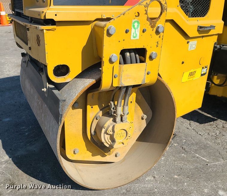 image for item MG9738 2019 Caterpillar CC24B  combination vibratory roller