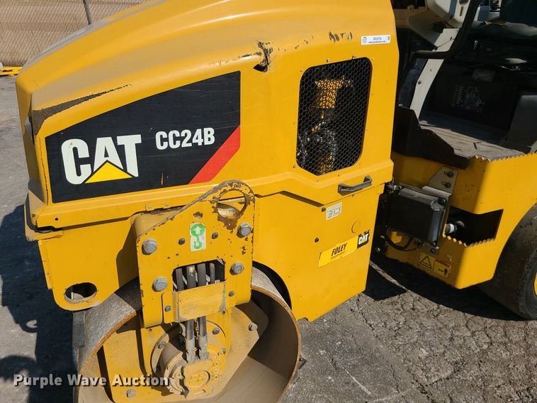 image for item MG9738 2019 Caterpillar CC24B  combination vibratory roller
