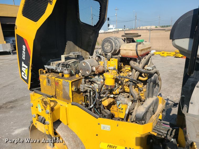 image for item MG9738 2019 Caterpillar CC24B  combination vibratory roller