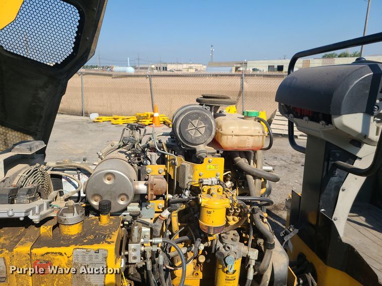 image for item MG9738 2019 Caterpillar CC24B  combination vibratory roller