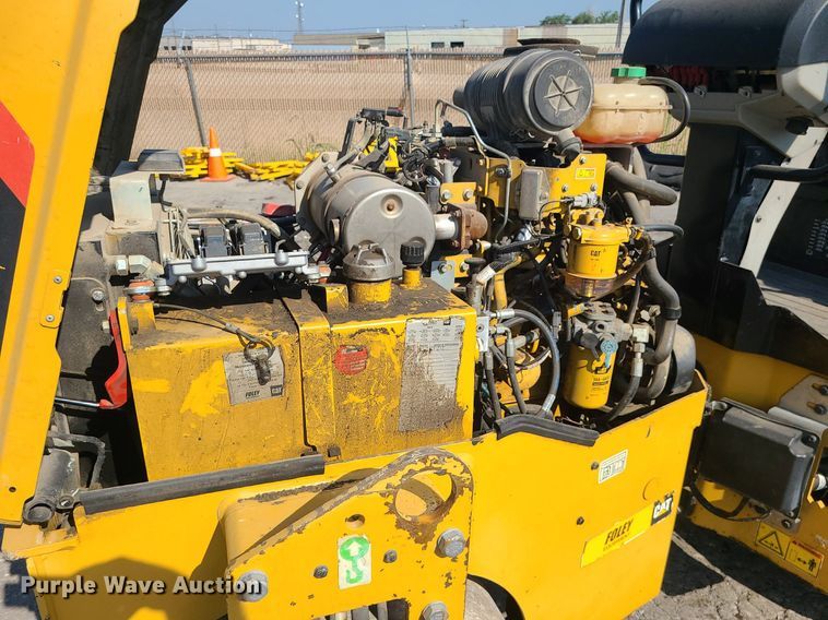 image for item MG9738 2019 Caterpillar CC24B  combination vibratory roller