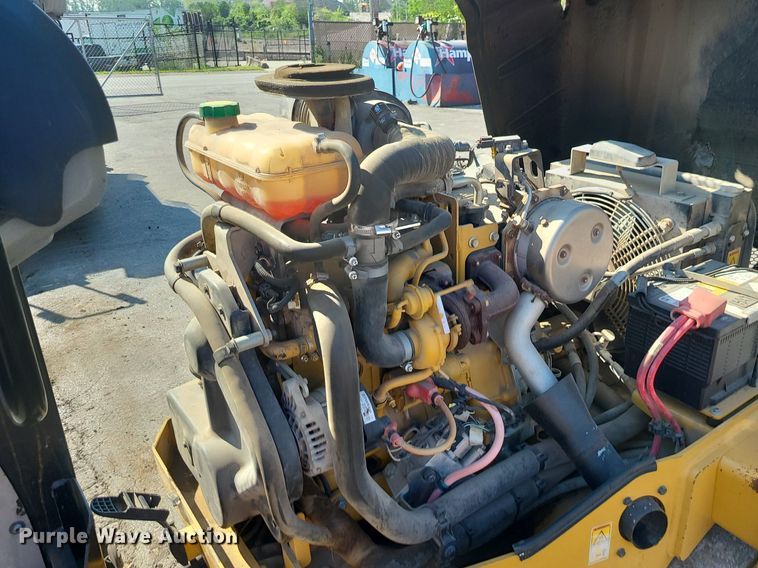 image for item MG9738 2019 Caterpillar CC24B  combination vibratory roller