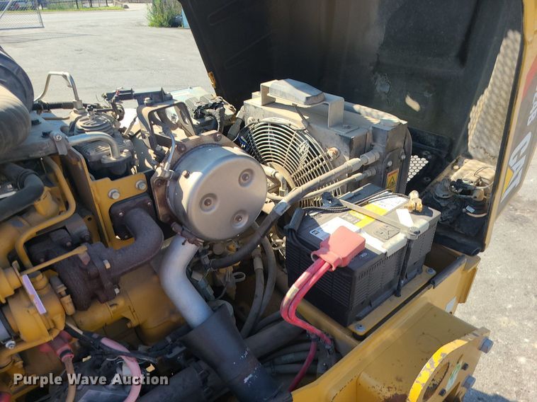 image for item MG9738 2019 Caterpillar CC24B  combination vibratory roller