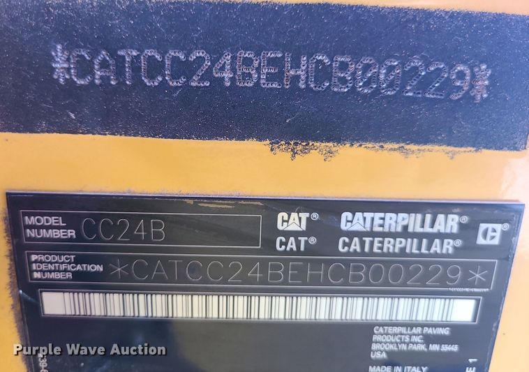 image for item MG9738 2019 Caterpillar CC24B  combination vibratory roller