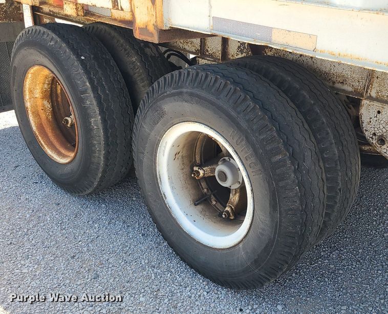 image for item MG9740 1995 Stoughton CCGN-48T  dry van trailer