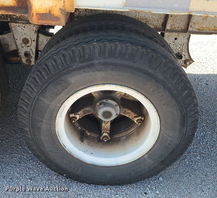 image for item MG9740 1995 Stoughton CCGN-48T  dry van trailer