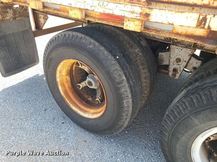 image for item MG9740 1995 Stoughton CCGN-48T  dry van trailer