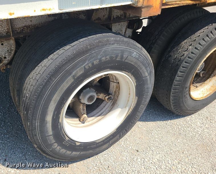 image for item MG9740 1995 Stoughton CCGN-48T  dry van trailer