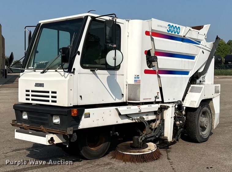 image for item MQ9324 2002 Johnston 3000  street sweeper