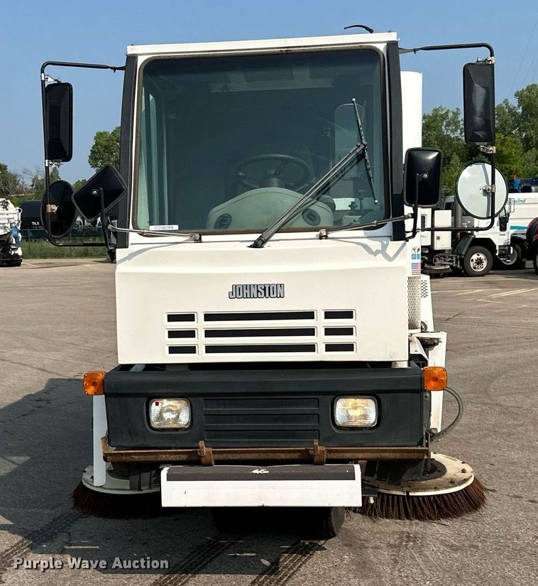 image for item MQ9324 2002 Johnston 3000  street sweeper