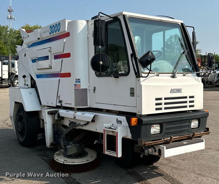 image for item MQ9324 2002 Johnston 3000  street sweeper
