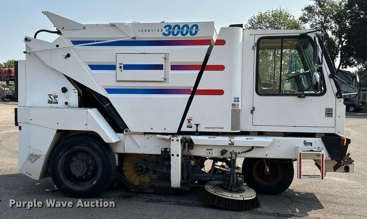image for item MQ9324 2002 Johnston 3000  street sweeper