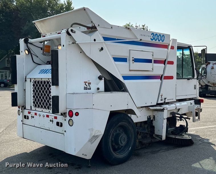 image for item MQ9324 2002 Johnston 3000  street sweeper
