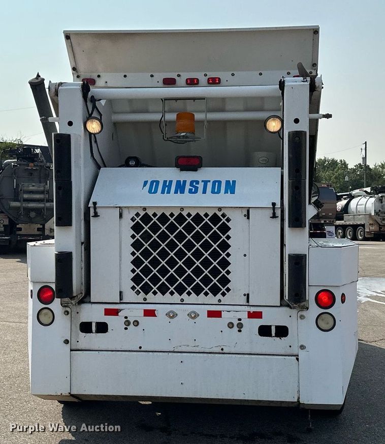 image for item MQ9324 2002 Johnston 3000  street sweeper