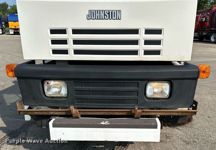 image for item MQ9324 2002 Johnston 3000  street sweeper