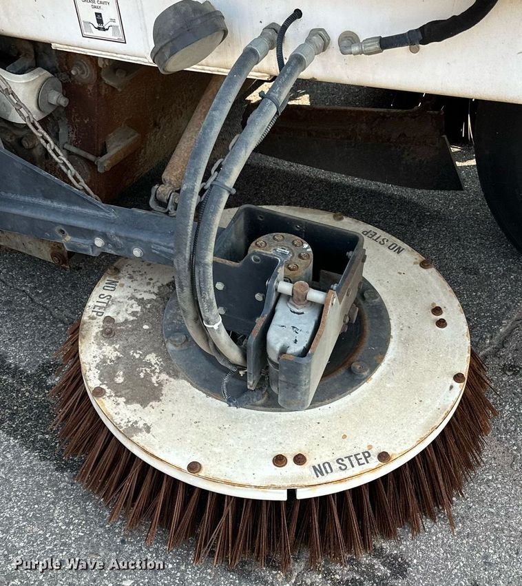 image for item MQ9324 2002 Johnston 3000  street sweeper