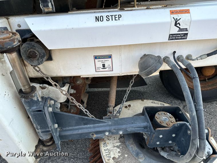 image for item MQ9324 2002 Johnston 3000  street sweeper