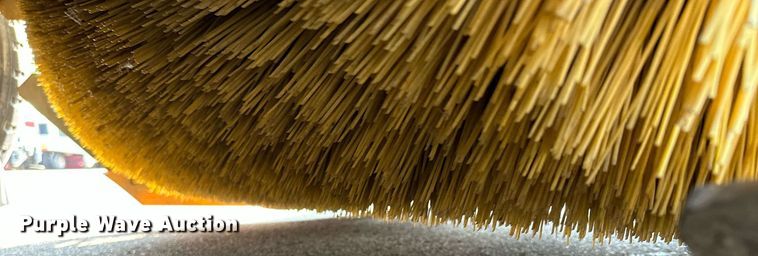 image for item MQ9324 2002 Johnston 3000  street sweeper