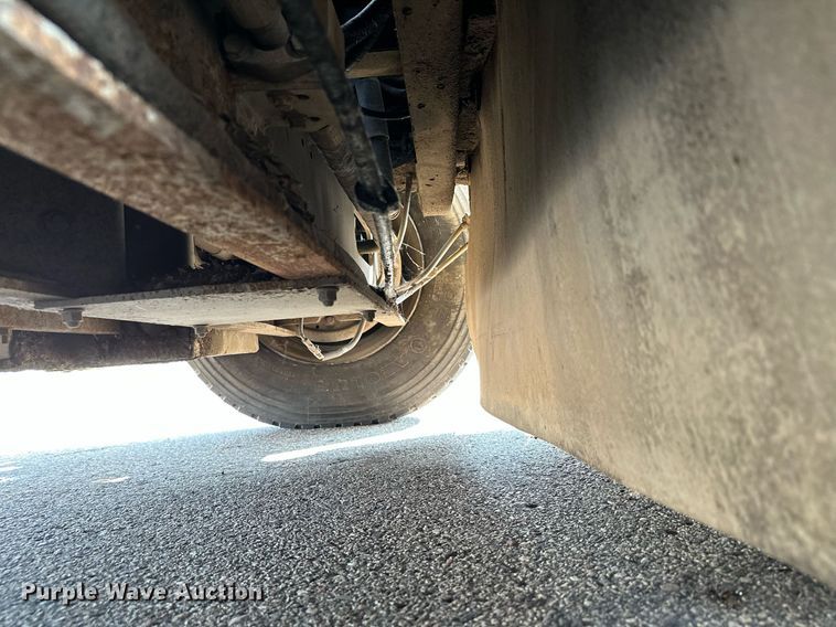 image for item MQ9324 2002 Johnston 3000  street sweeper