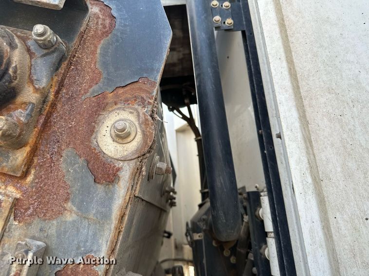 image for item MQ9324 2002 Johnston 3000  street sweeper