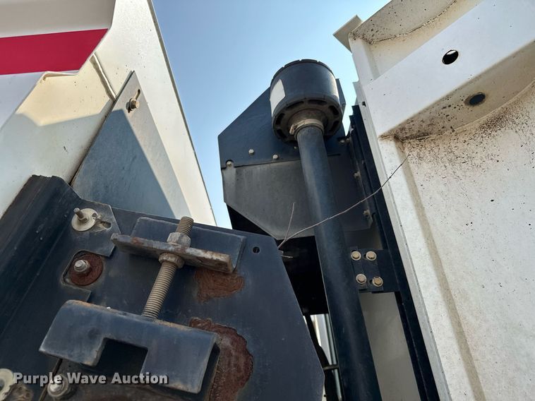 image for item MQ9324 2002 Johnston 3000  street sweeper