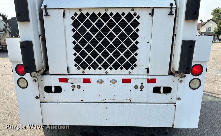 image for item MQ9324 2002 Johnston 3000  street sweeper