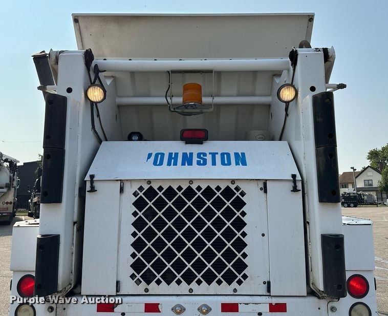 image for item MQ9324 2002 Johnston 3000  street sweeper