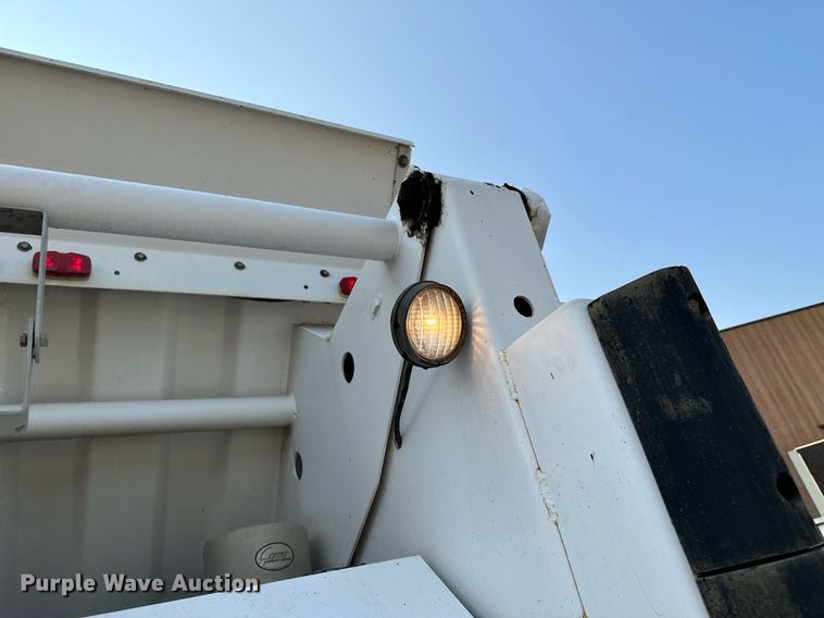 image for item MQ9324 2002 Johnston 3000  street sweeper