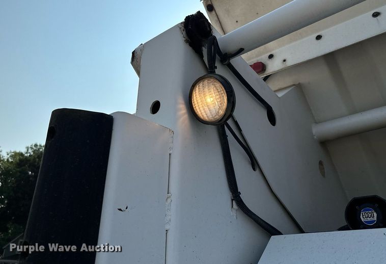 image for item MQ9324 2002 Johnston 3000  street sweeper