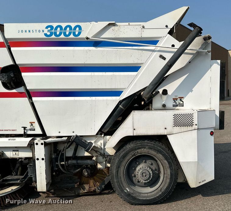 image for item MQ9324 2002 Johnston 3000  street sweeper