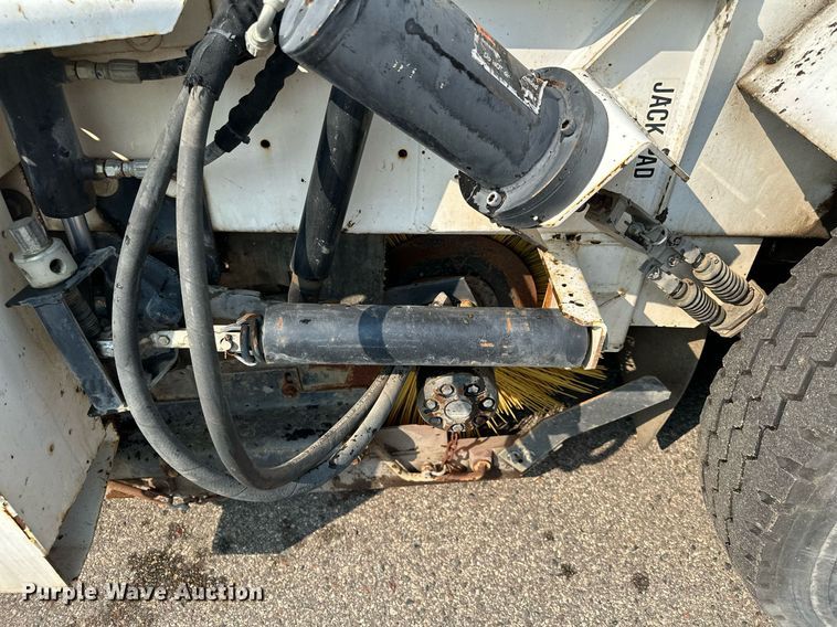 image for item MQ9324 2002 Johnston 3000  street sweeper