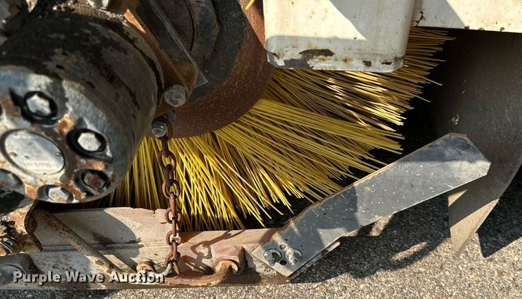 image for item MQ9324 2002 Johnston 3000  street sweeper