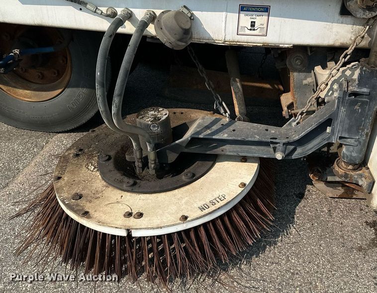 image for item MQ9324 2002 Johnston 3000  street sweeper