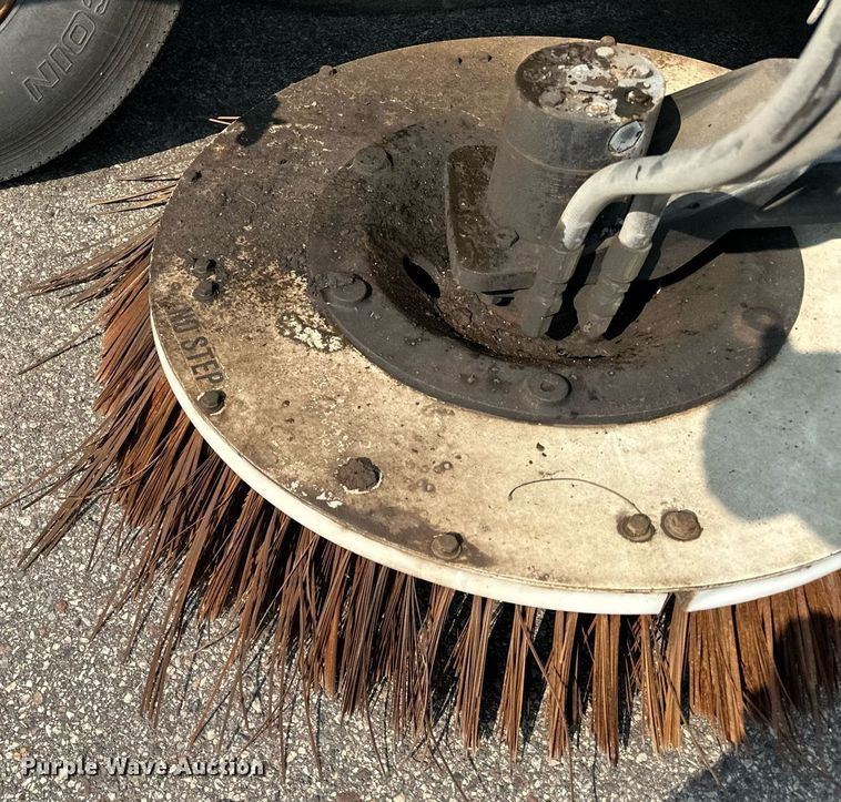 image for item MQ9324 2002 Johnston 3000  street sweeper