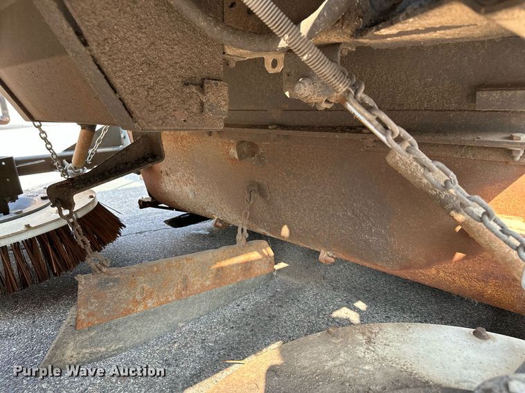 image for item MQ9324 2002 Johnston 3000  street sweeper