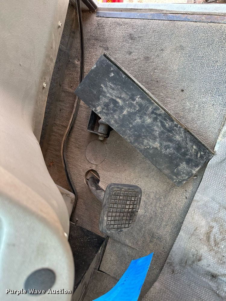 image for item MQ9324 2002 Johnston 3000  street sweeper