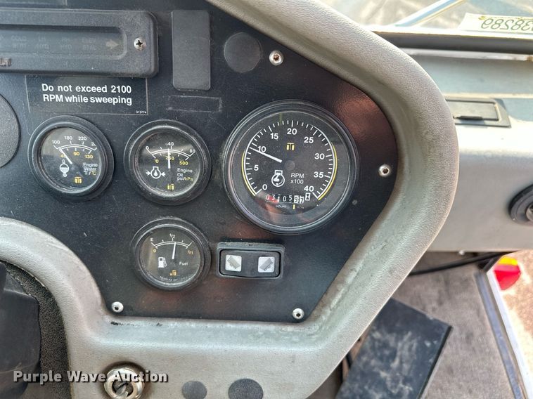 image for item MQ9324 2002 Johnston 3000  street sweeper