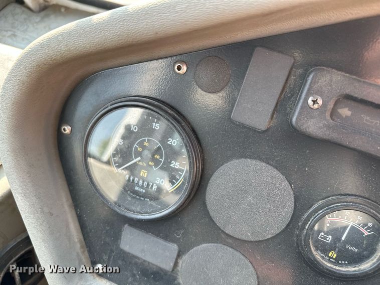 image for item MQ9324 2002 Johnston 3000  street sweeper