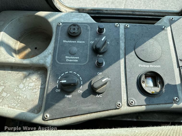 image for item MQ9324 2002 Johnston 3000  street sweeper