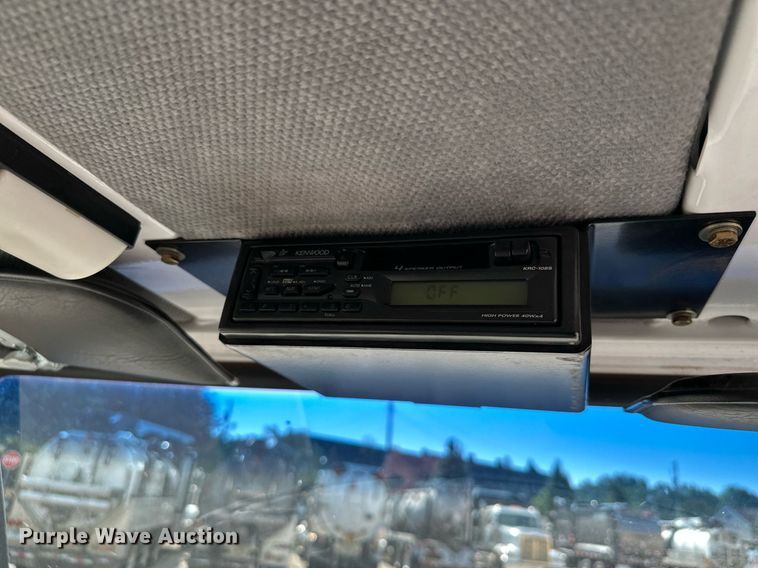 image for item MQ9324 2002 Johnston 3000  street sweeper