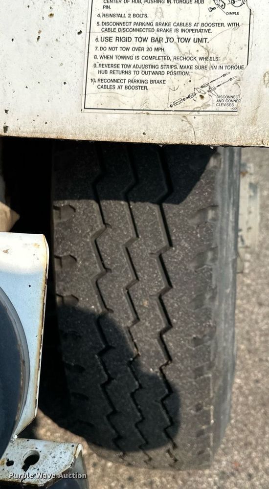 image for item MQ9324 2002 Johnston 3000  street sweeper