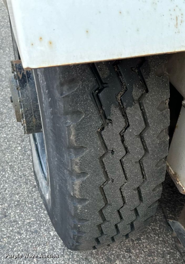 image for item MQ9324 2002 Johnston 3000  street sweeper