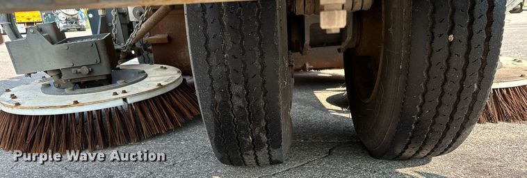 image for item MQ9324 2002 Johnston 3000  street sweeper