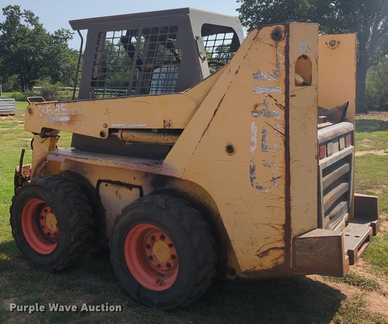 image for item MY9930 Gehl 5635  skid steer loader