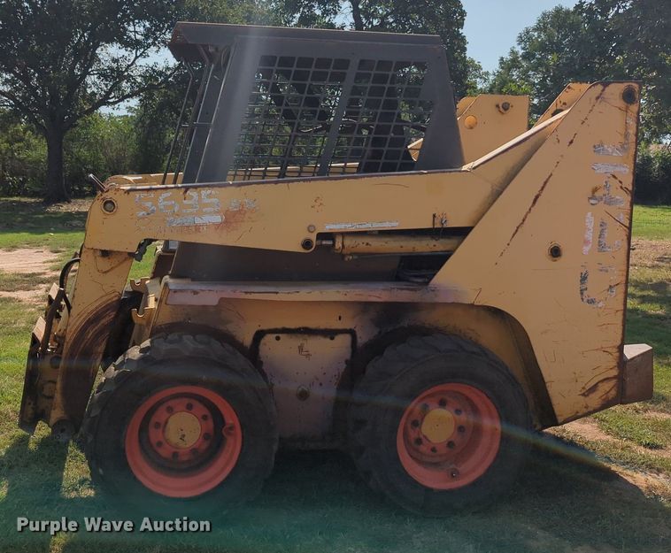 image for item MY9930 Gehl 5635  skid steer loader