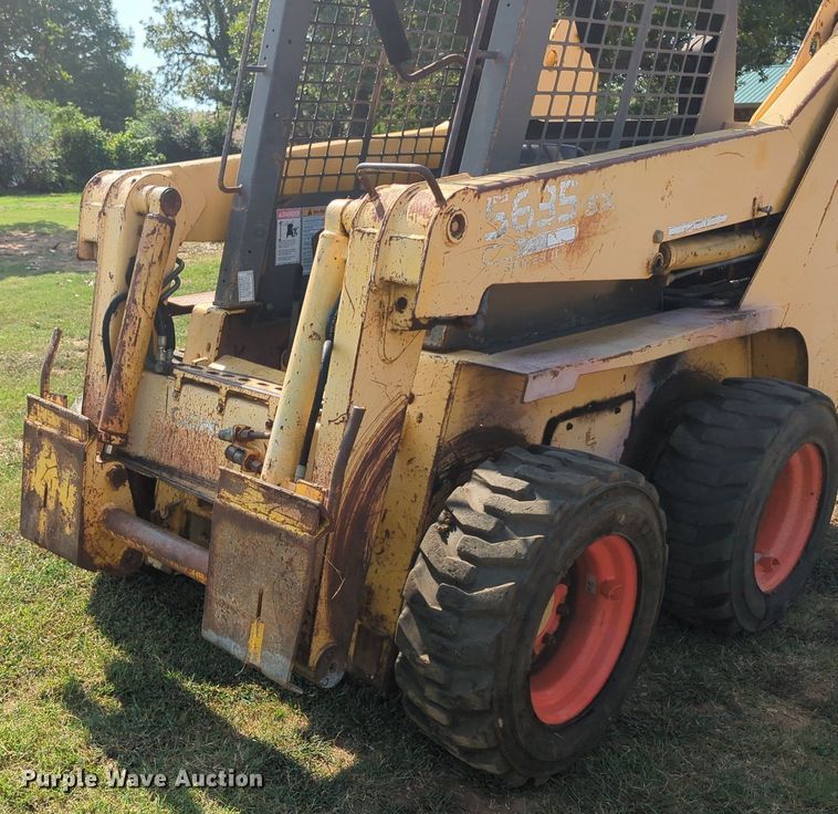image for item MY9930 Gehl 5635  skid steer loader