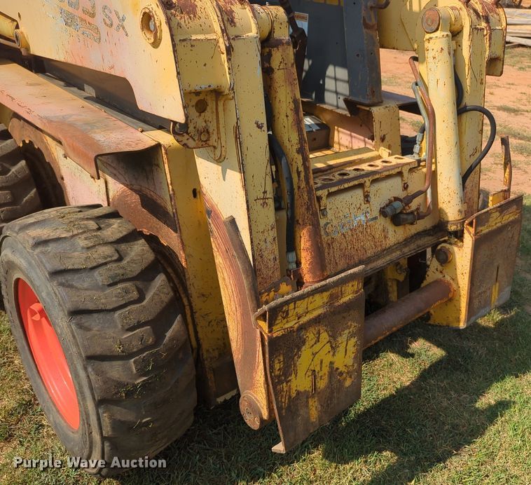 image for item MY9930 Gehl 5635  skid steer loader